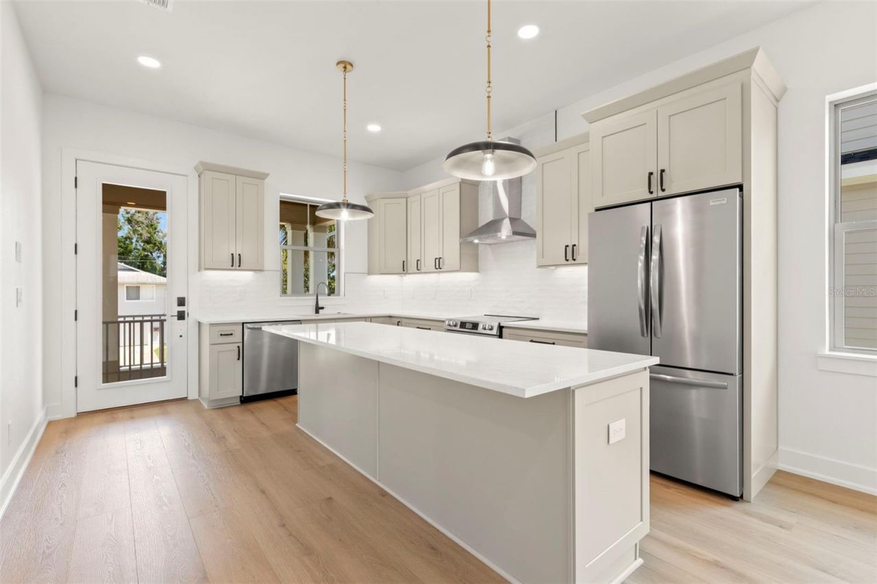 1858 Mississippi Avenue Ne, Saint Petersburg, FL 33703 Photo