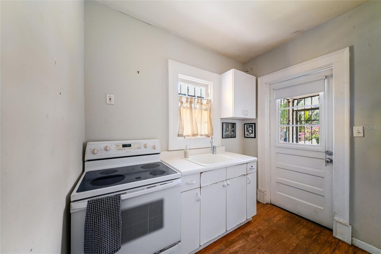 411 Burns Court, Sarasota, FL 34236 Photo