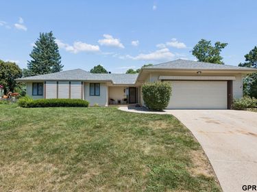 4952 Dumfries Circle, Bellevue, NE 68157