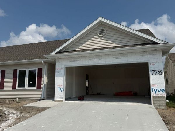 728 SE Ponds Edge Lane, Ankeny, IA 50021