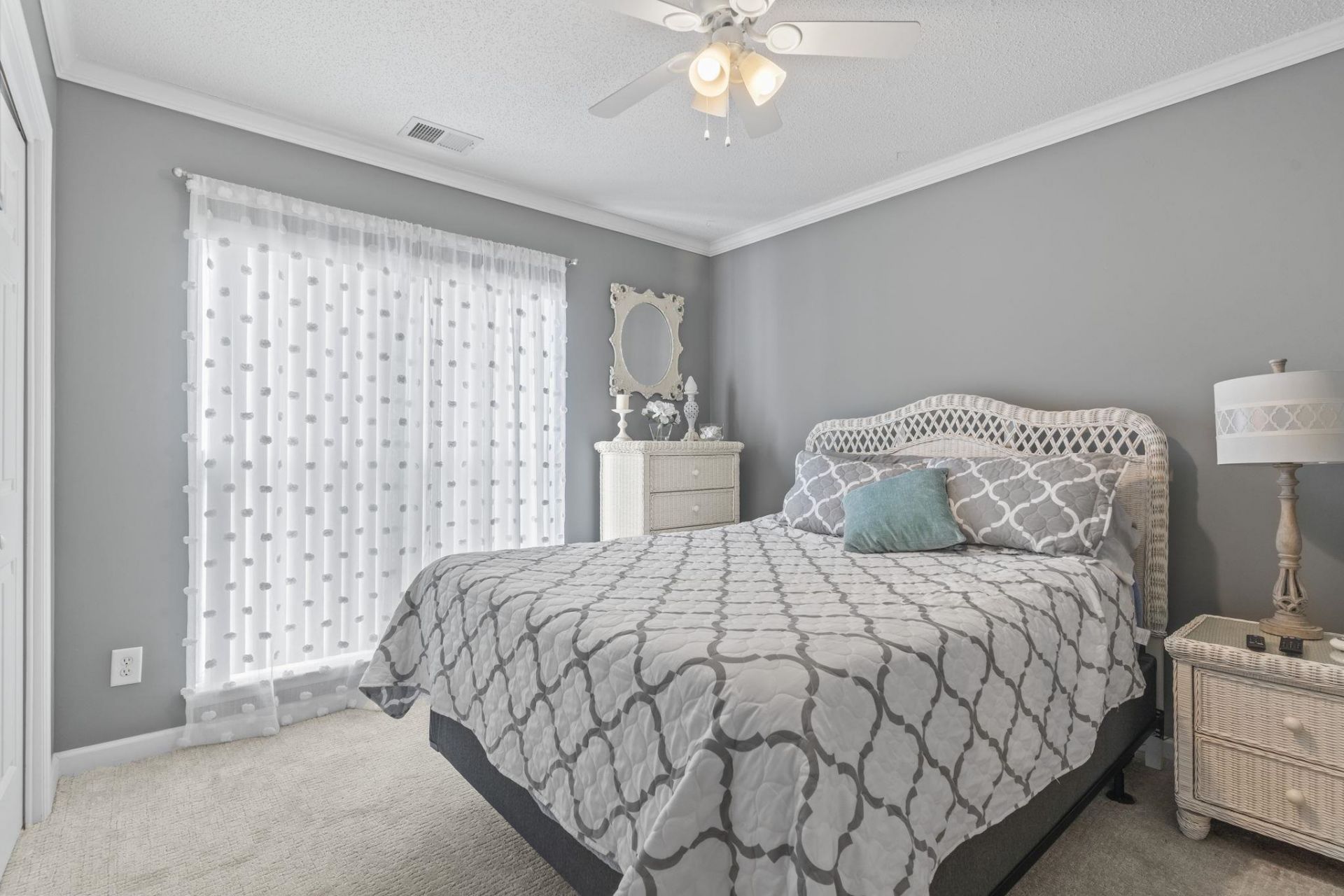 6009 Mossy Oaks Dr. Photo 13