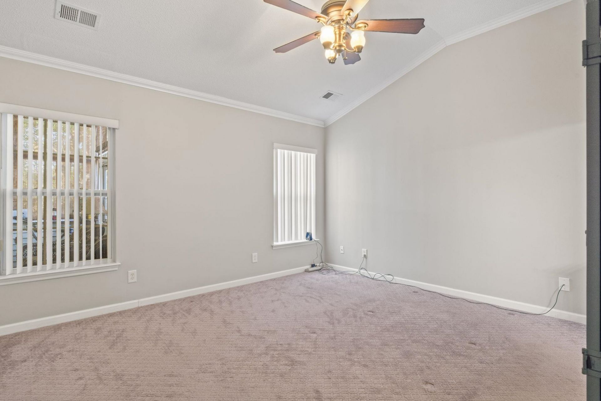 6009 Mossy Oaks Dr. Photo 32
