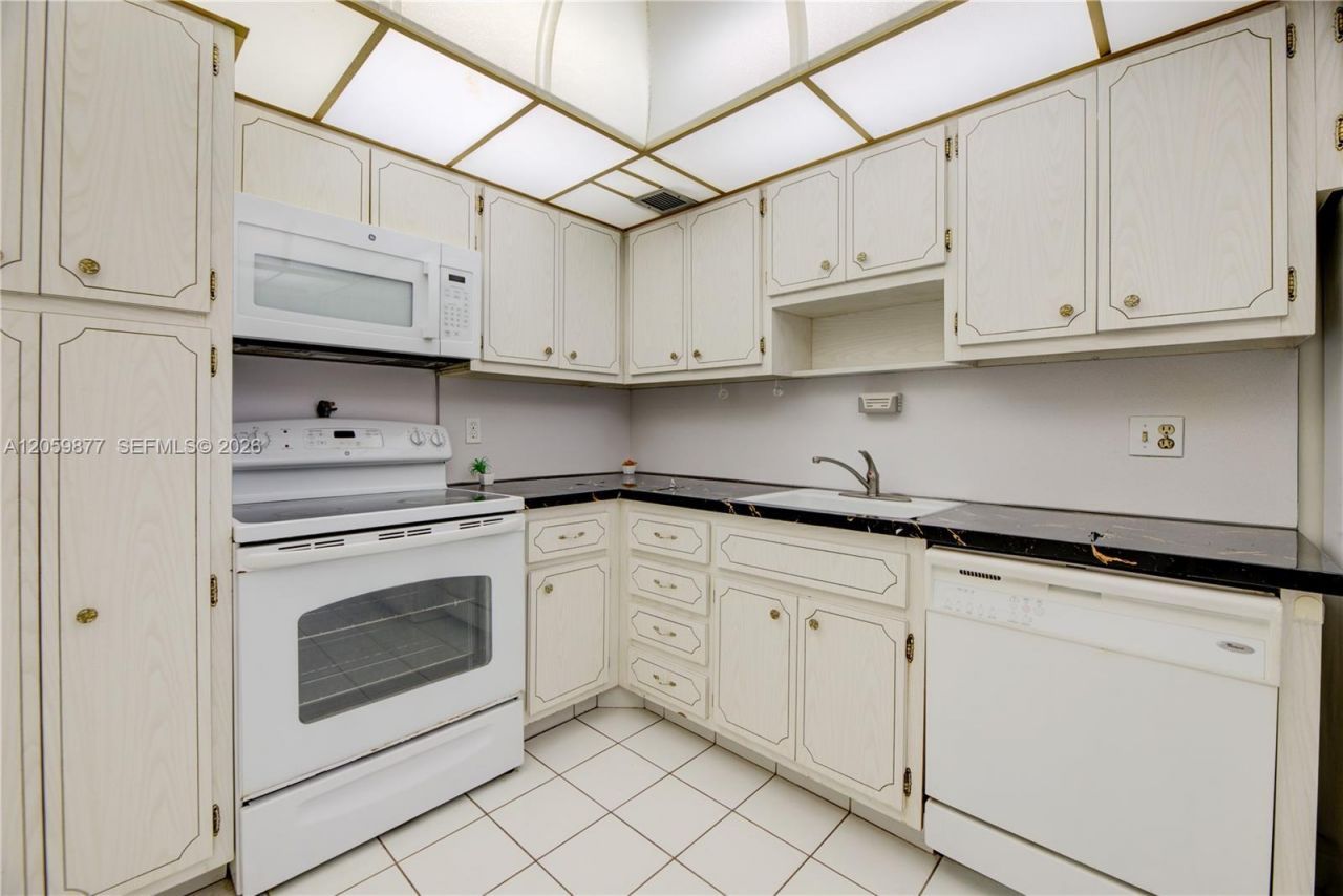 1980 S Ocean Dr, Unit 16A, Hallandale Beach, FL 33009 Photo