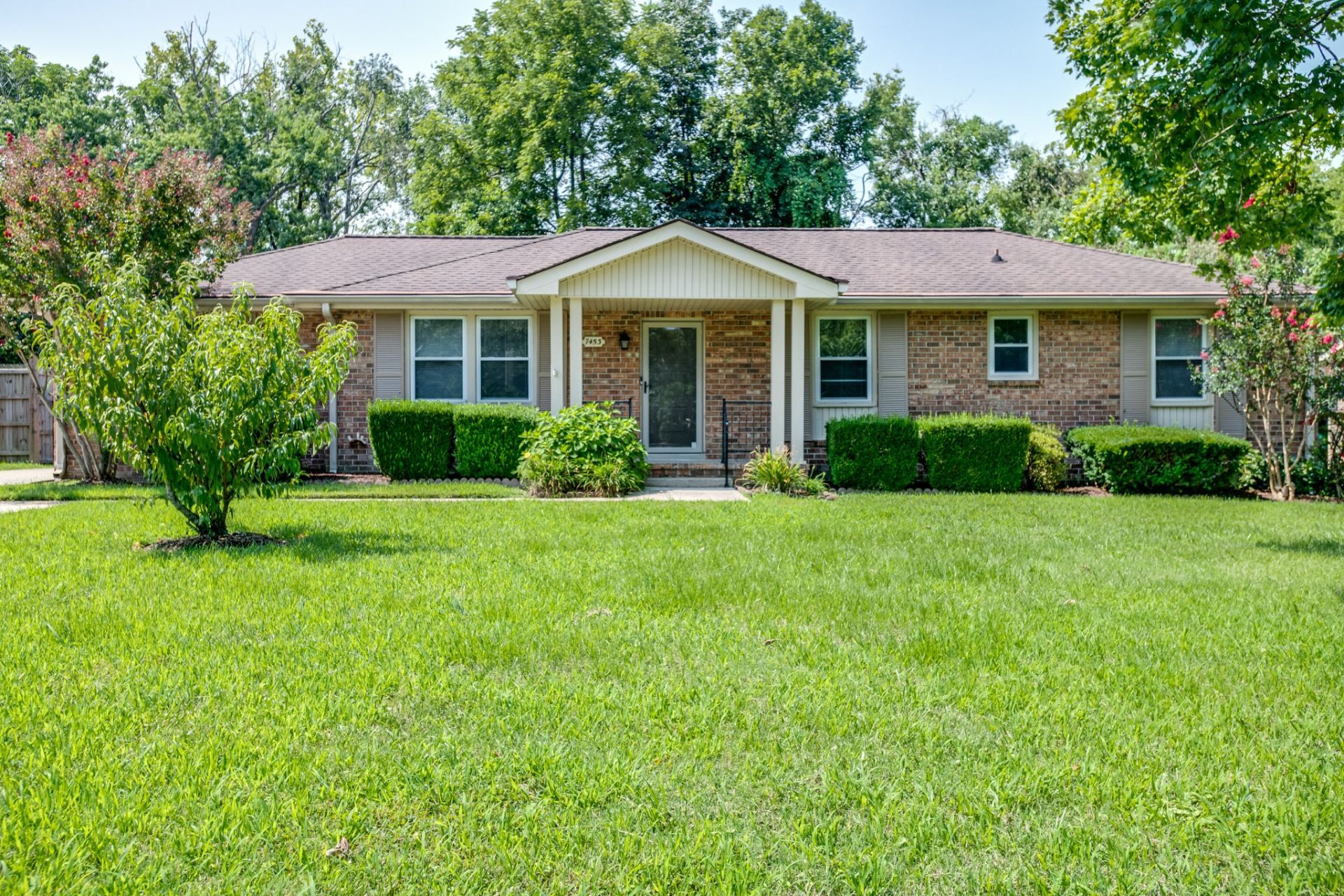 7453 Harrow Dr, Nashville, TN 37221 Main Photo