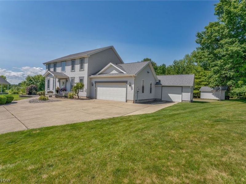 4200 W Candy Apple Court, New Middletown, OH 44442 Photo 2