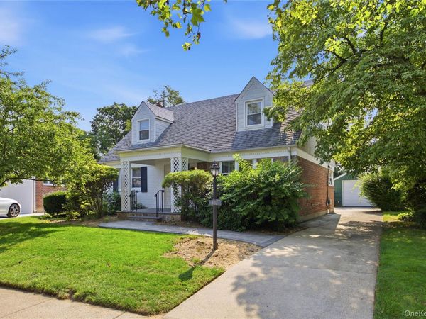 102 Stephan Marc Lane , New Hyde Park, NY 11040