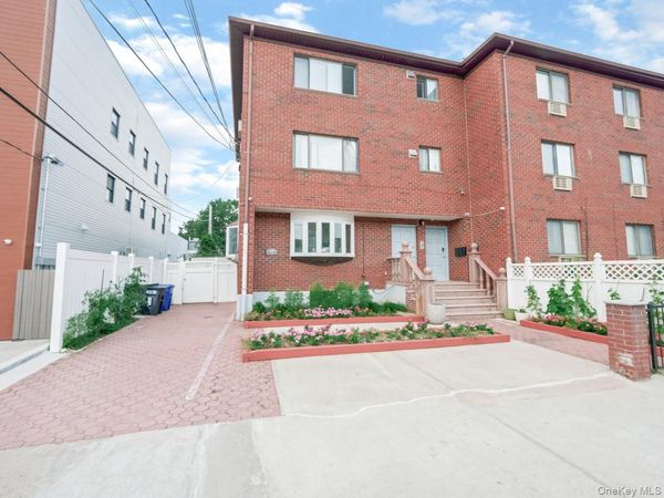 40-08 214th Place , Bayside, NY 11361