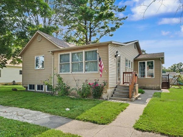 510 N William Street N, Farmer City, IL 61842