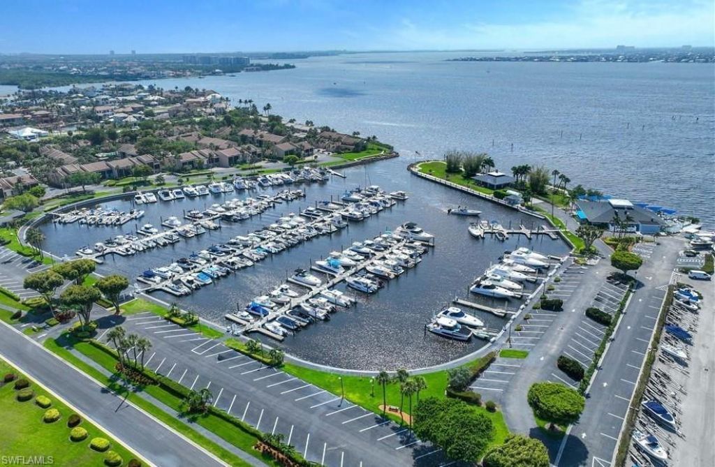 4586 Trawler Ct, Unit 304, Fort Myers, FL 33919 Photo