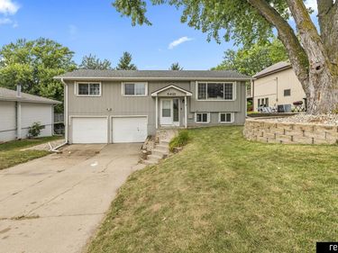 5418 N Oaks Boulevard, Omaha, NE 68134