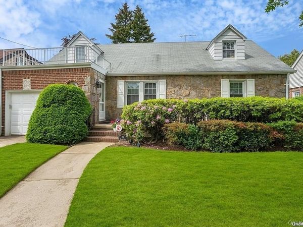 89 Beverly Avenue , Floral Park, NY 11001