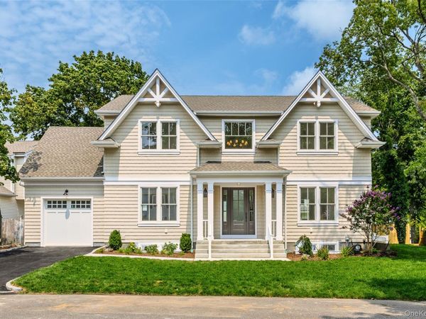 24 Lorraine Court , Northport, NY 11768