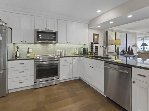 200 WAGNER PL, Unit 206, Memphis, TN 38103