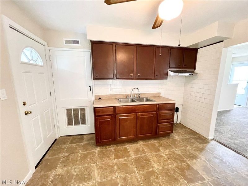 818-824 S Central Drive , Lorain, OH 44052 Photo 18