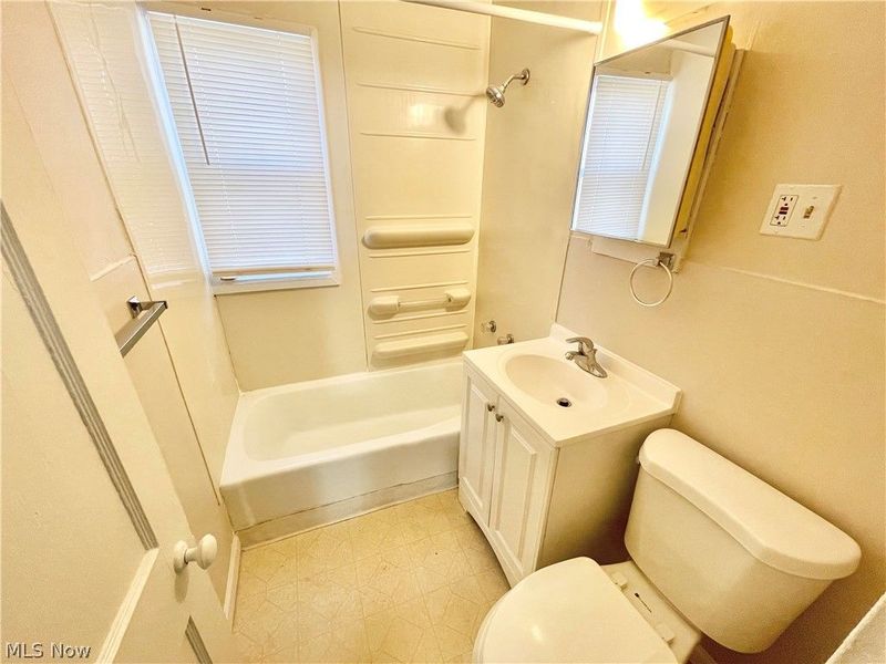 818-824 S Central Drive , Lorain, OH 44052 Photo 6
