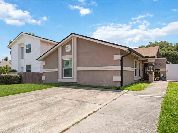 10327 PARKCREST DRIVE , TAMPA, FL 33624
