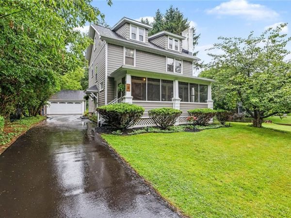 13 Brook Rd , Pittsford, NY 14534