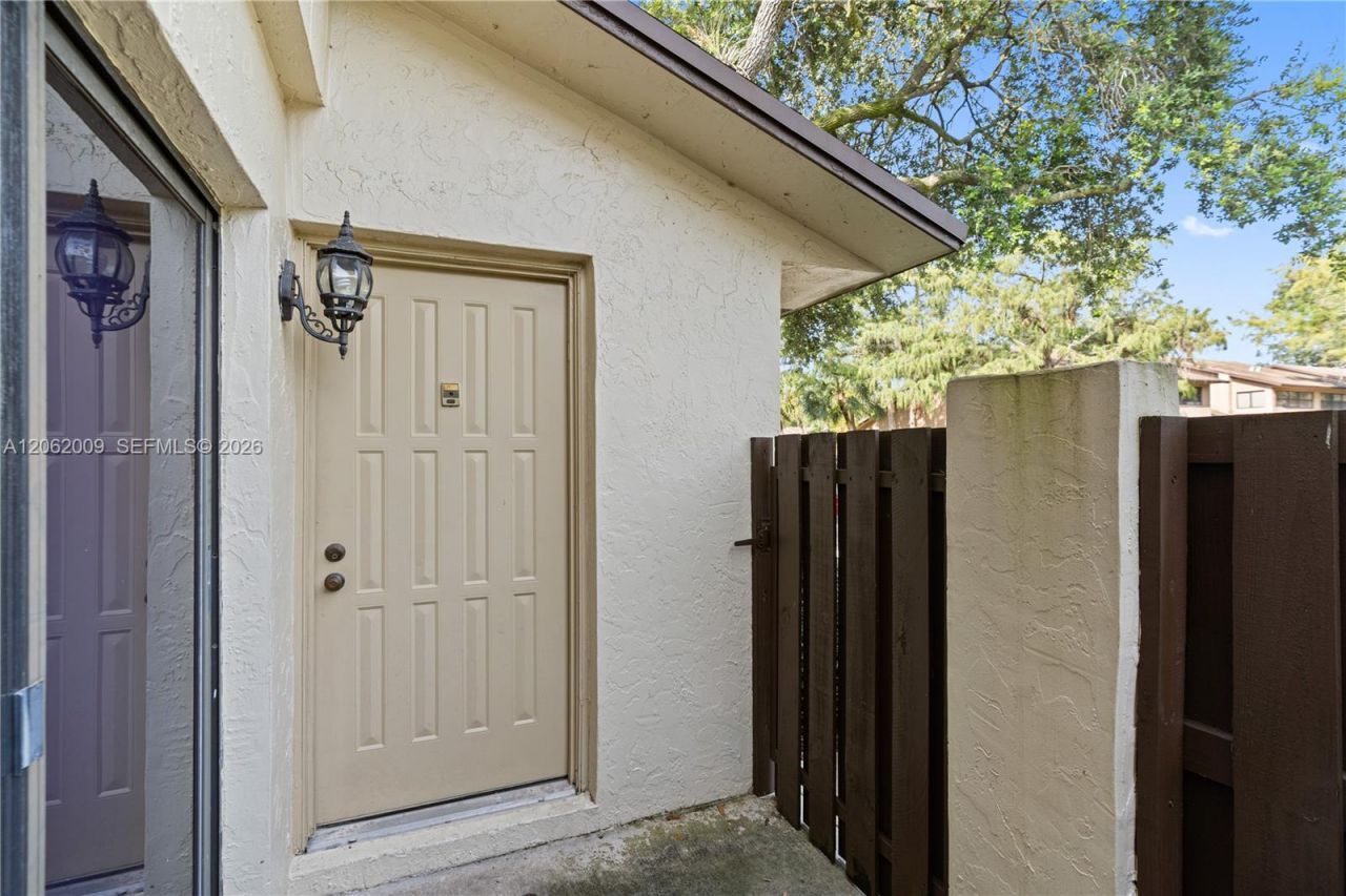 7640 NW 79th Ave , Unit L6, Tamarac, FL 33321 Photo