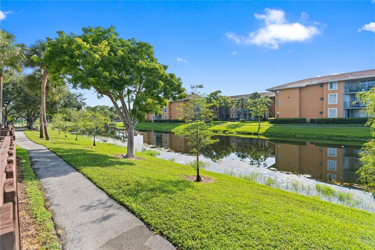 7640 NW 79th Ave , Unit L6, Tamarac, FL 33321 Photo