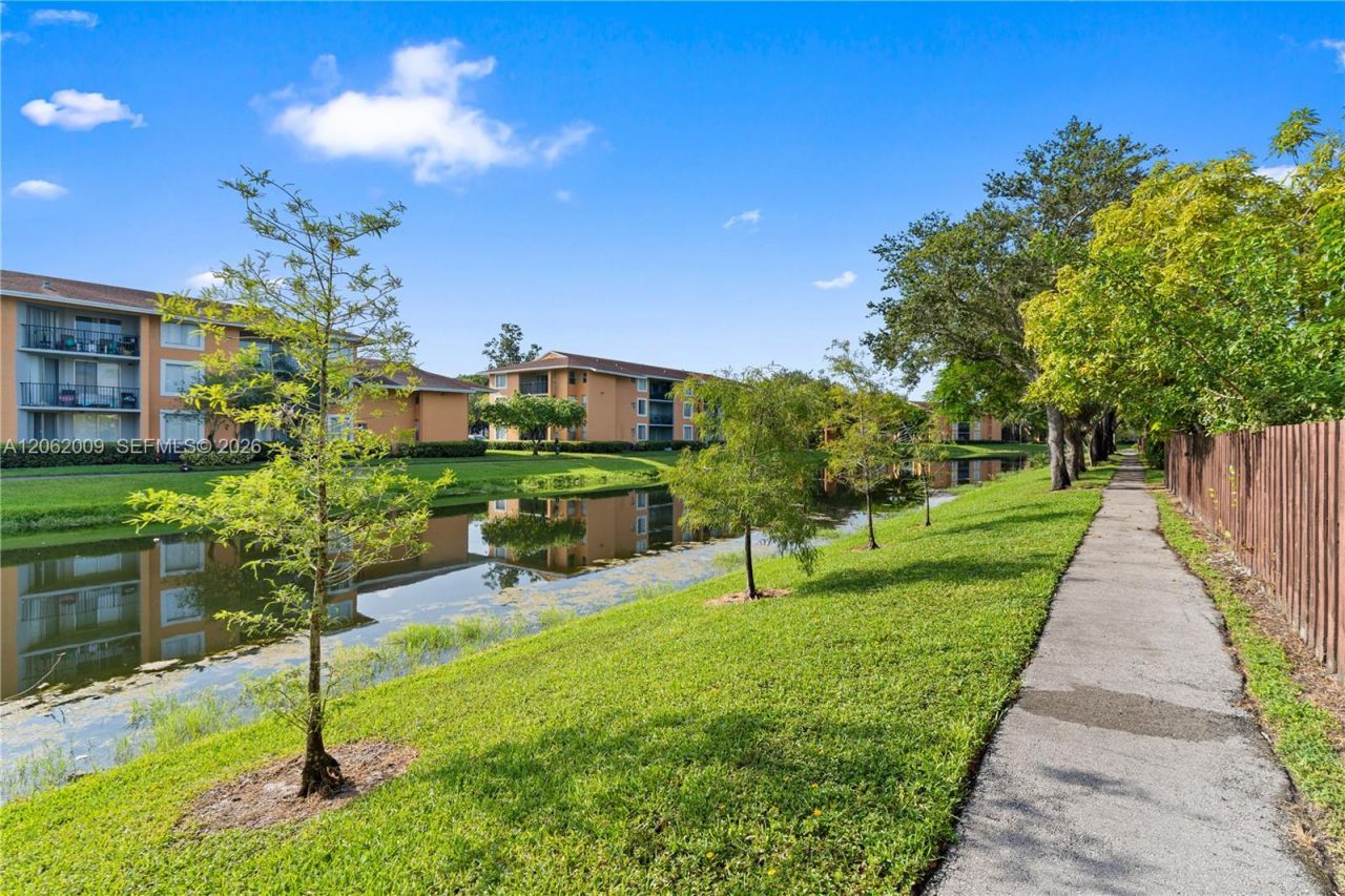 7640 NW 79th Ave , Unit L6, Tamarac, FL 33321 Photo