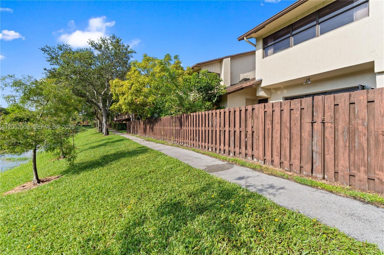 7640 NW 79th Ave , Unit L6, Tamarac, FL 33321 Photo