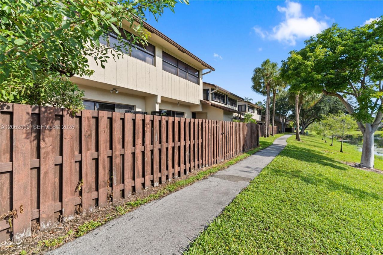 7640 NW 79th Ave , Unit L6, Tamarac, FL 33321 Photo