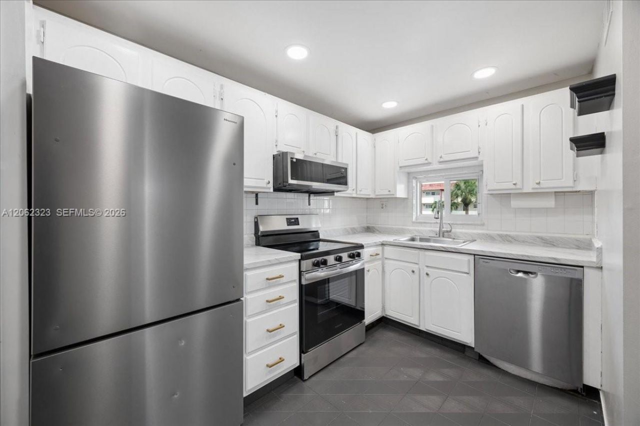 800 S Hollybrook Dr, Unit 205, Pembroke Pines, FL 33025 Photo