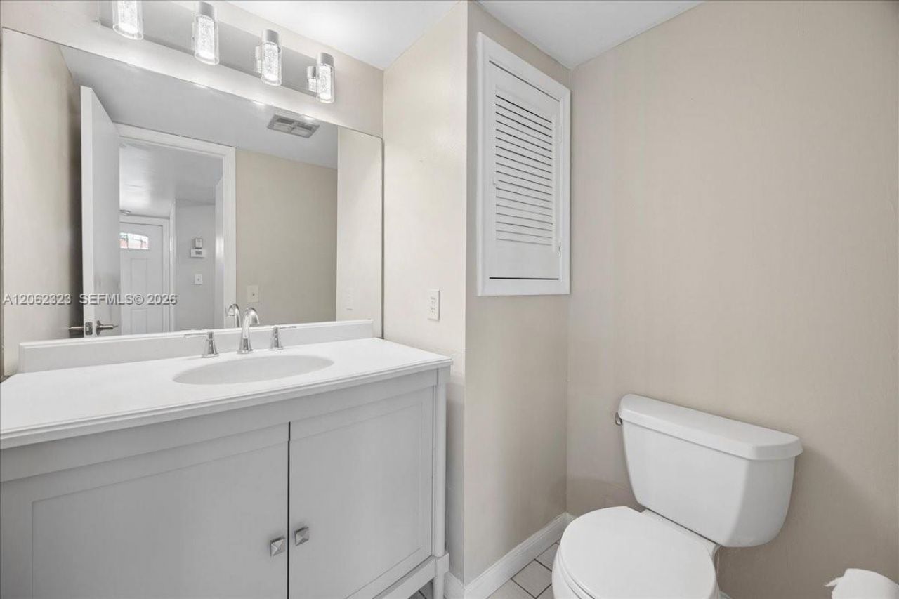 800 S Hollybrook Dr, Unit 205, Pembroke Pines, FL 33025 Photo