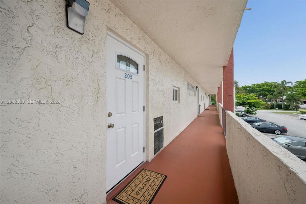 800 S Hollybrook Dr, Unit 205, Pembroke Pines, FL 33025 Photo