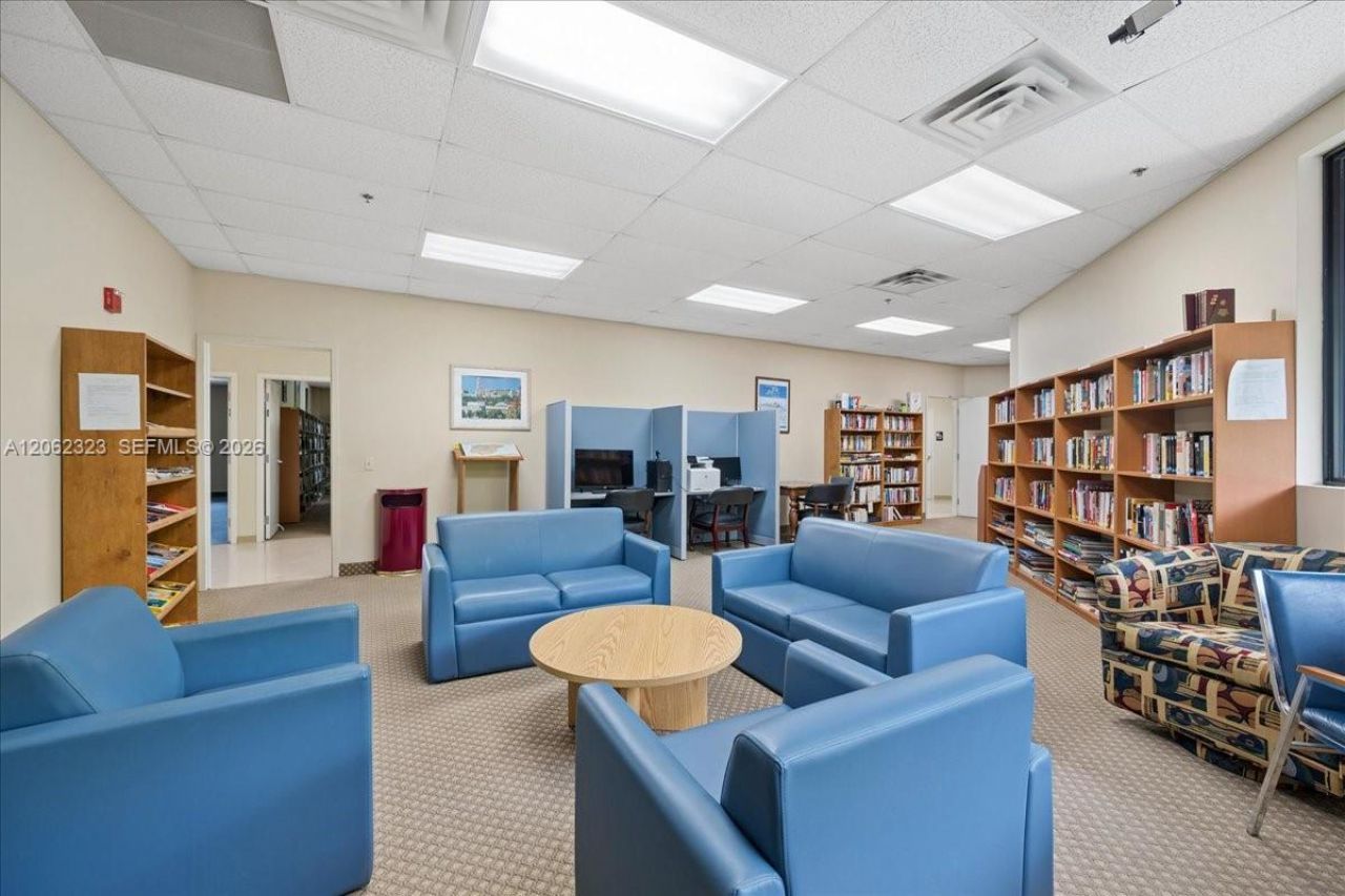 800 S Hollybrook Dr, Unit 205, Pembroke Pines, FL 33025 Photo