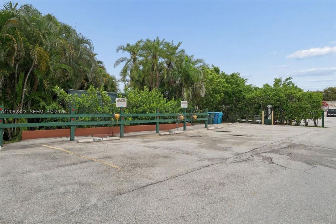 800 S Hollybrook Dr, Unit 205, Pembroke Pines, FL 33025 Photo