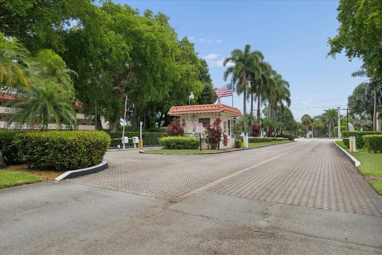 800 S Hollybrook Dr, Unit 205, Pembroke Pines, FL 33025 Photo