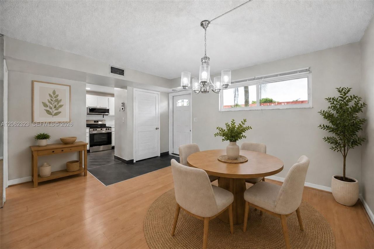 800 S Hollybrook Dr, Unit 205, Pembroke Pines, FL 33025 Photo