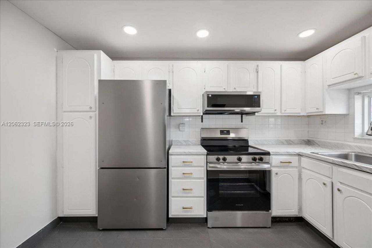 800 S Hollybrook Dr, Unit 205, Pembroke Pines, FL 33025 Photo