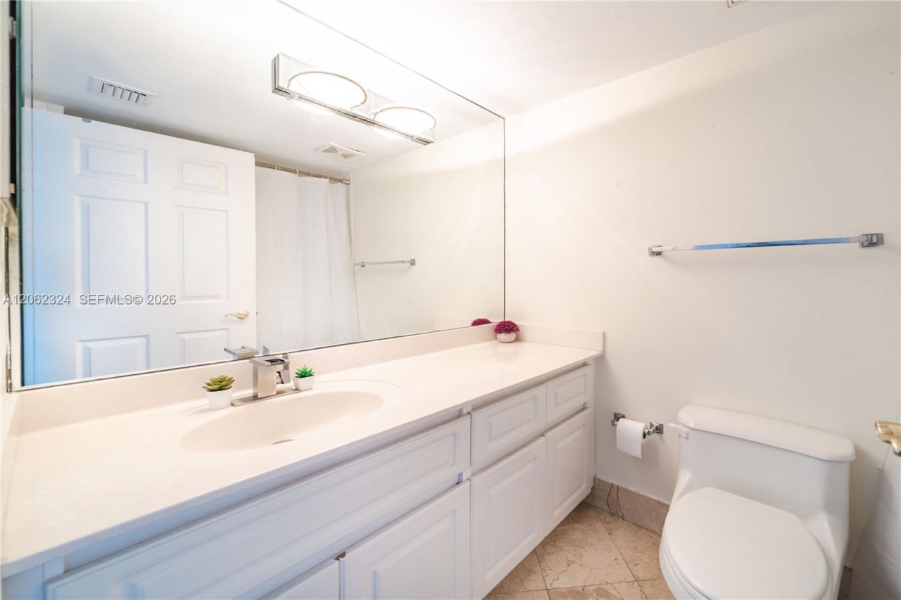 6301 Collins Ave , Unit 2802, Miami Beach, FL 33141 Photo