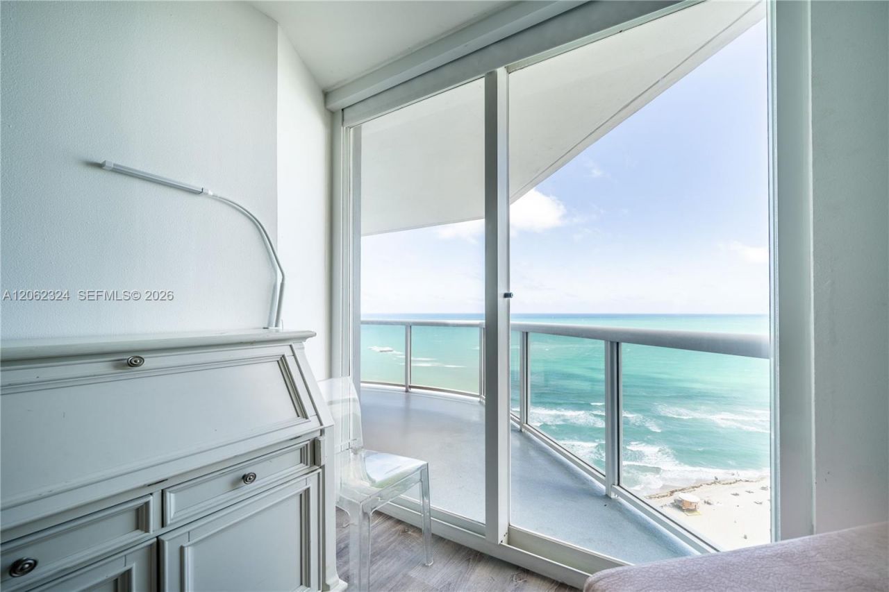 6301 Collins Ave , Unit 2802, Miami Beach, FL 33141 Photo