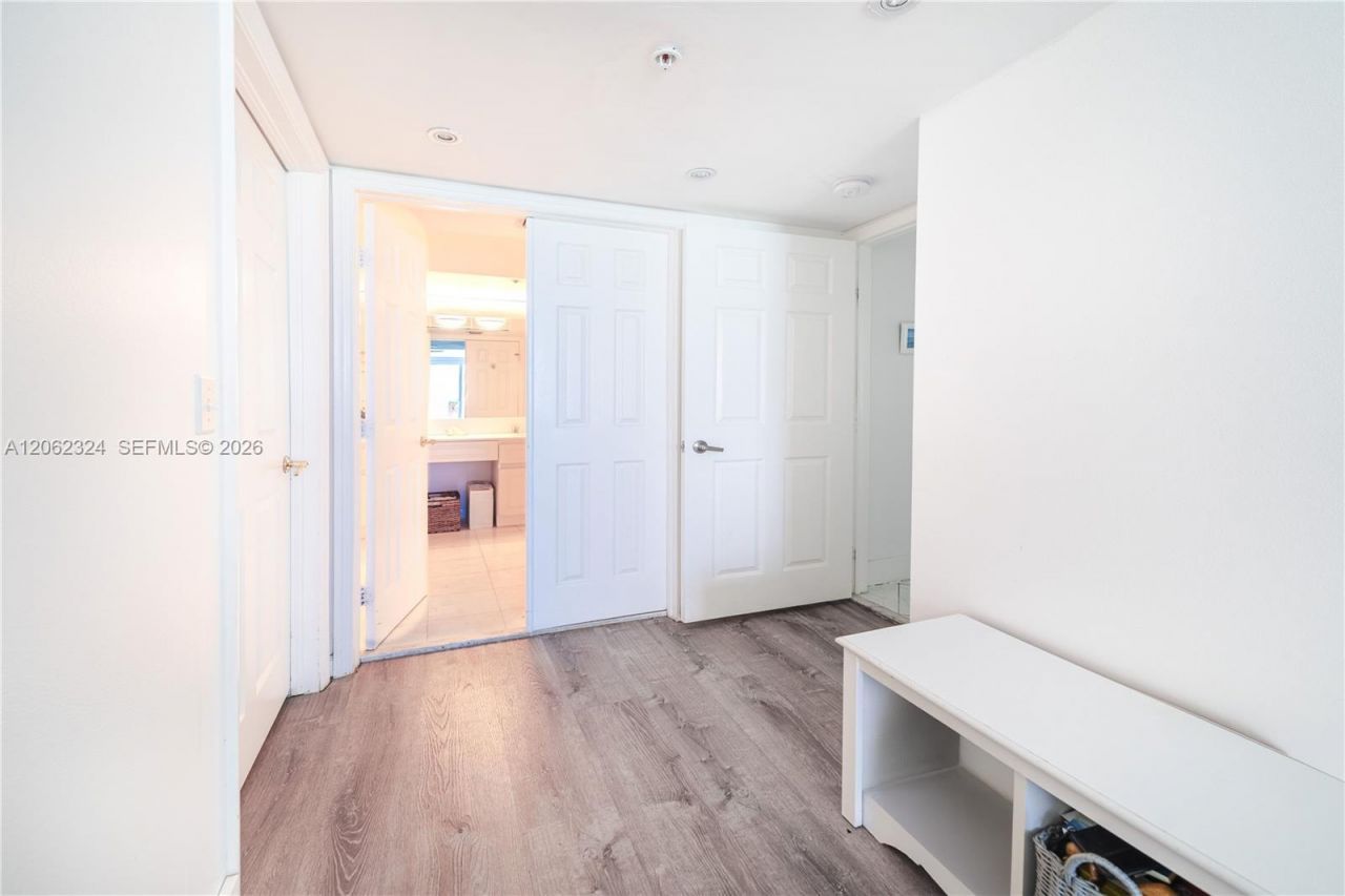 6301 Collins Ave , Unit 2802, Miami Beach, FL 33141 Photo