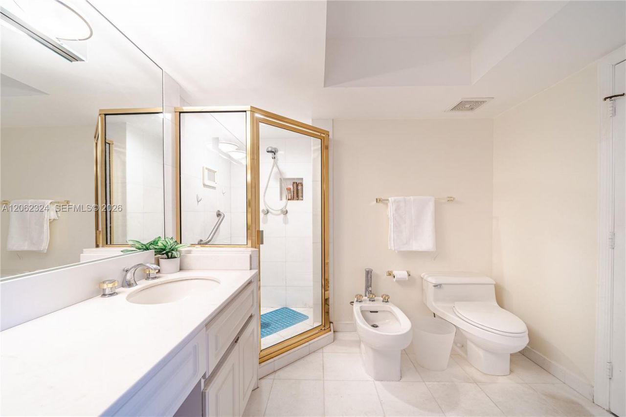 6301 Collins Ave , Unit 2802, Miami Beach, FL 33141 Photo
