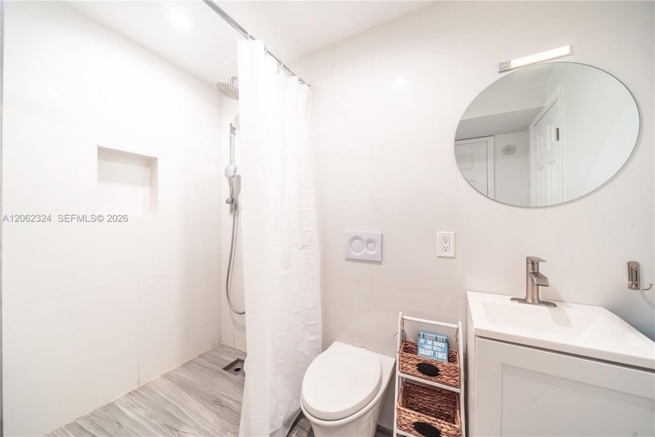 6301 Collins Ave , Unit 2802, Miami Beach, FL 33141 Photo