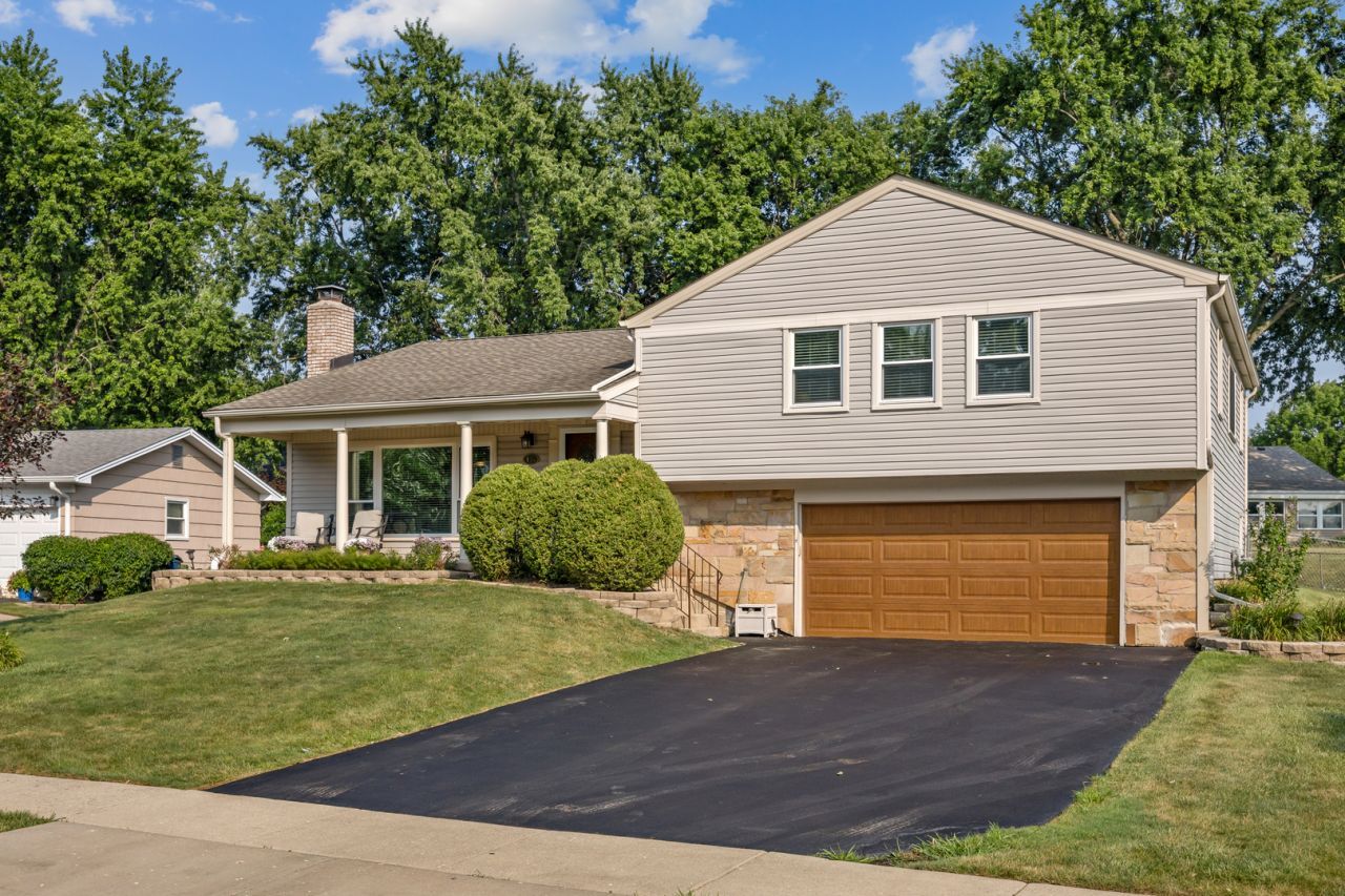135 Cloverdale Lane , Schaumburg, IL 60194