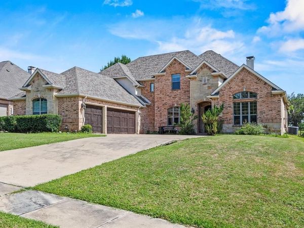 804 Bentwater Parkway, Grand Prairie, TX 75104