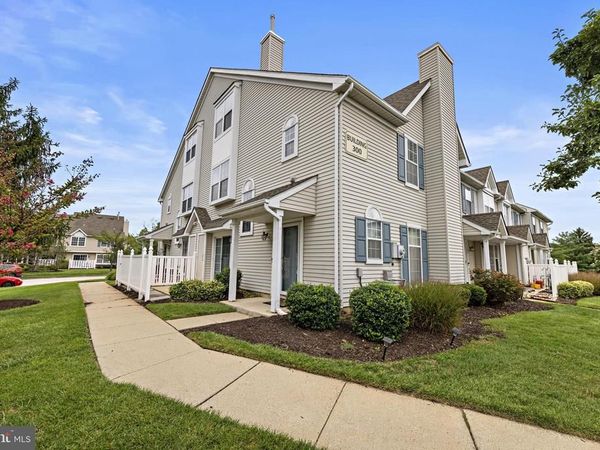 301 OLIPHANT LANE, MOUNT LAUREL, NJ 08054
