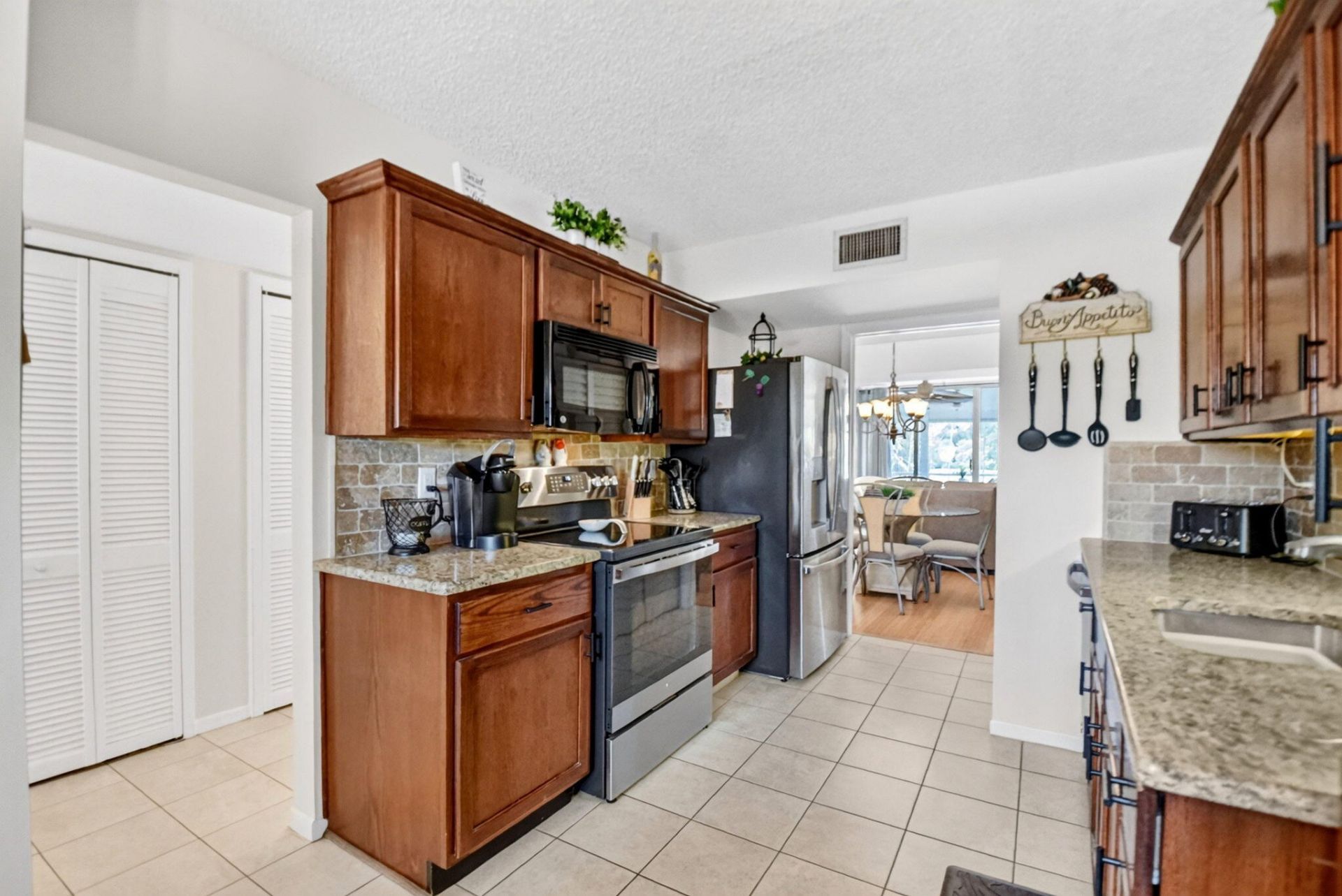3425 Via Poinciana, Unit 201, Lake Worth, FL 33467 Photo