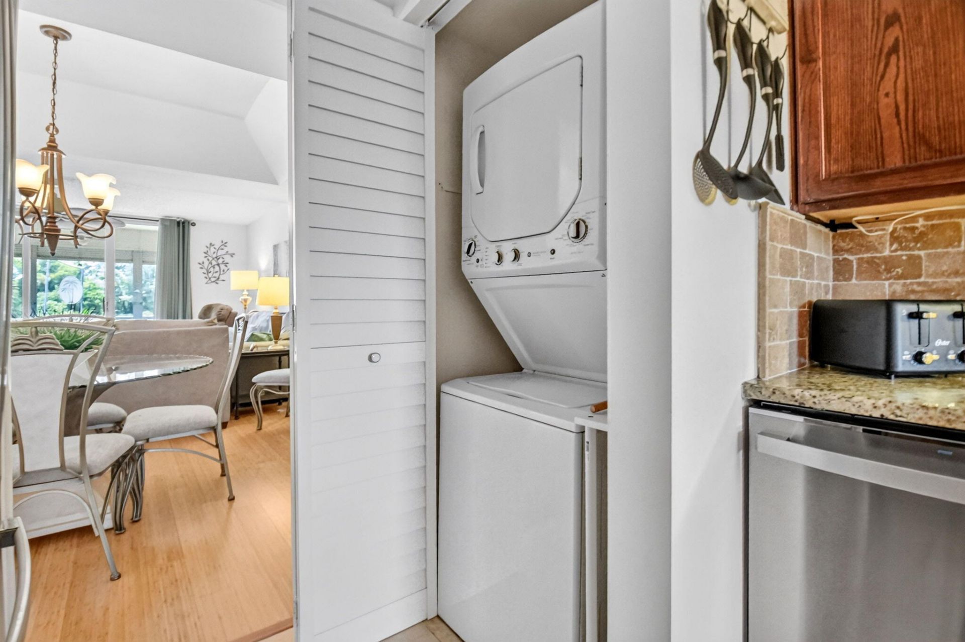 3425 Via Poinciana, Unit 201, Lake Worth, FL 33467 Photo