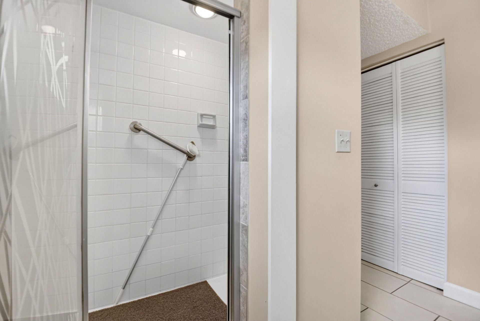 3425 Via Poinciana, Unit 201, Lake Worth, FL 33467 Photo