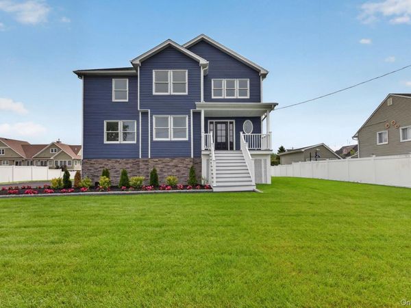 851 W Bay Drive , West Islip, NY 11795