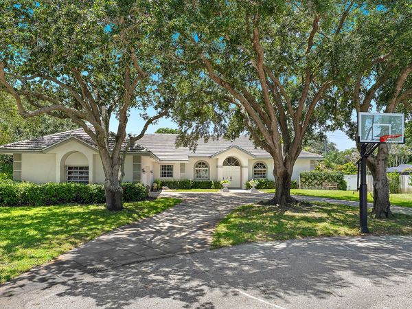 3 SE Loggerhead Lane, Tequesta, FL 33469
