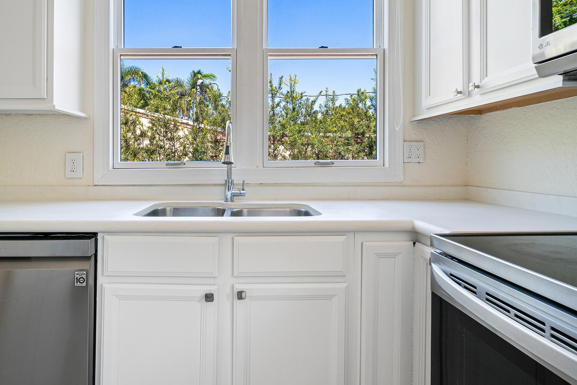 813 Avon Road, West Palm Beach, FL 33401 Photo