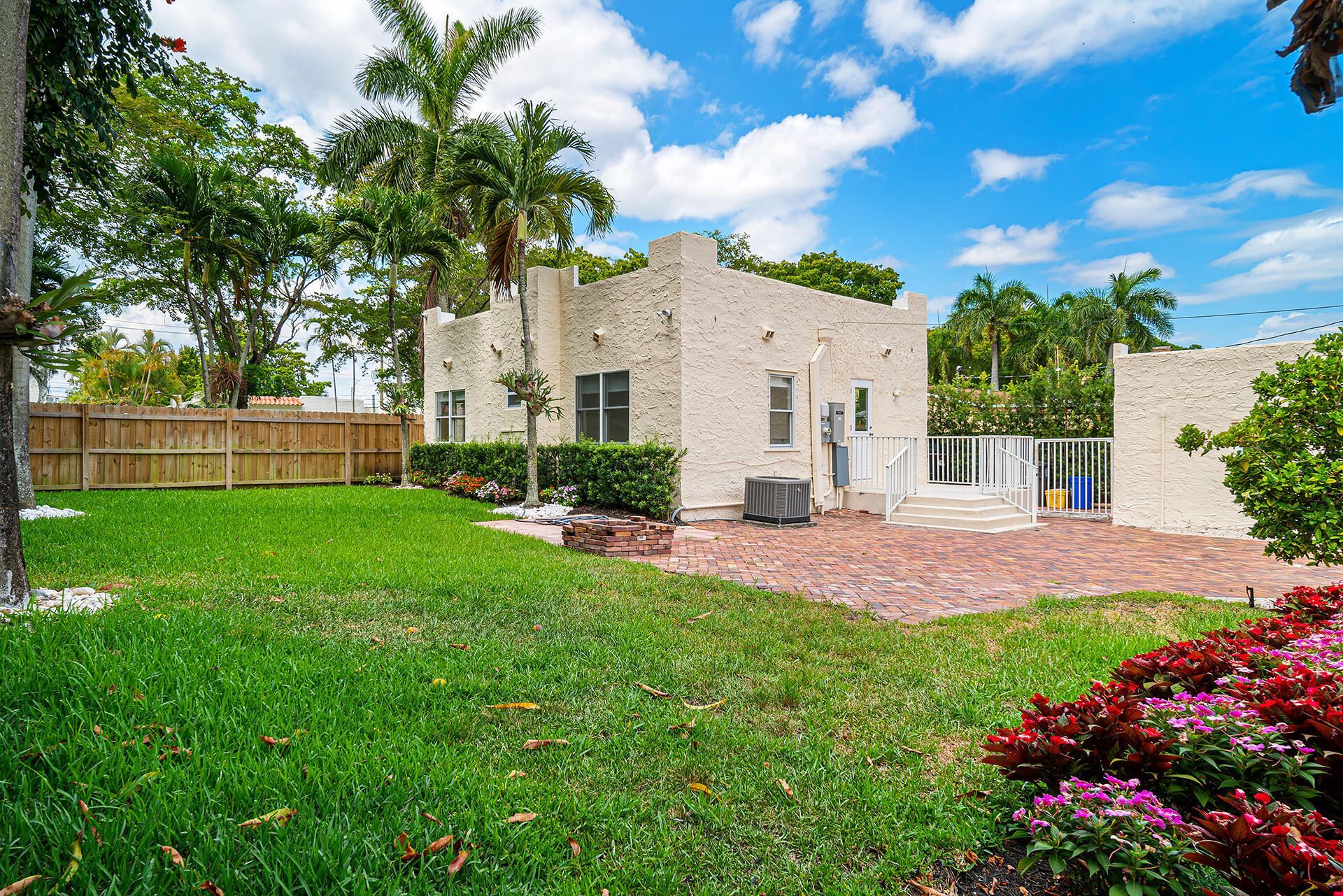813 Avon Road, West Palm Beach, FL 33401 Photo