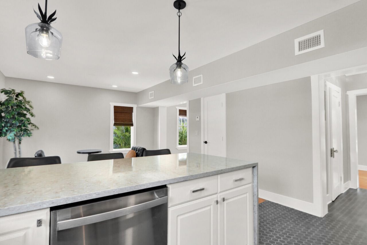217 S Federal Highway, Lake Worth Beach, FL 33460 Photo